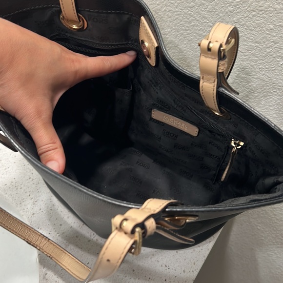 Michael Kors purse - Picture 5 of 5